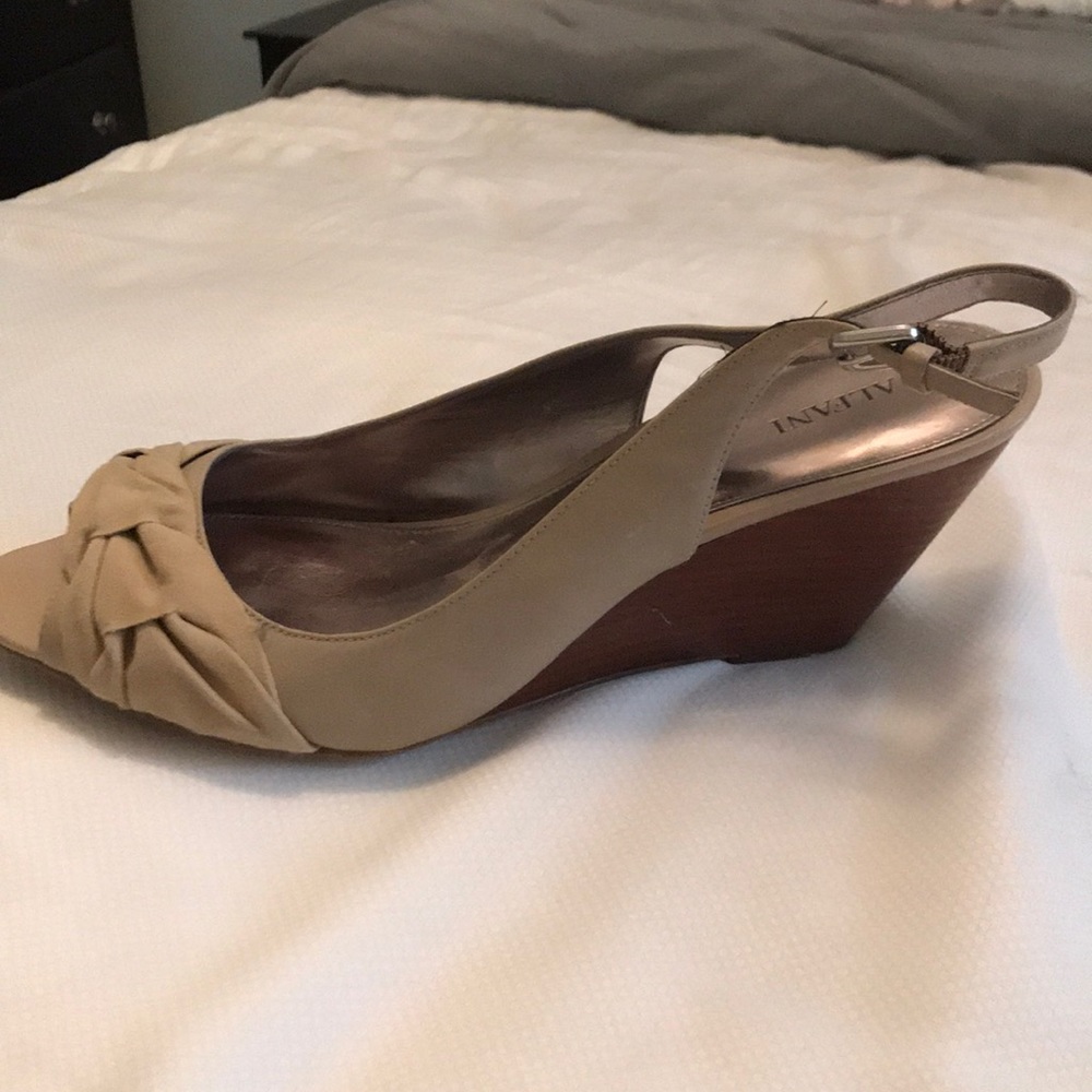 Cute Alfani peep toe heels